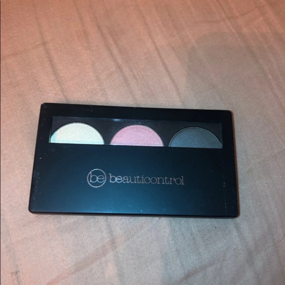 brand new eyeshadow pallet